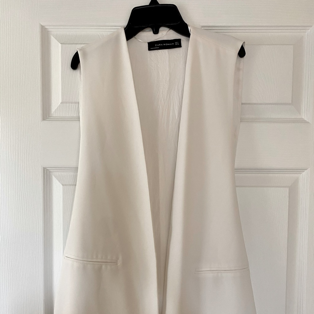 Zara Sleeveless White Vest- good condition
